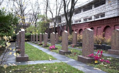 Армянское кладбище - ритуальные венки
