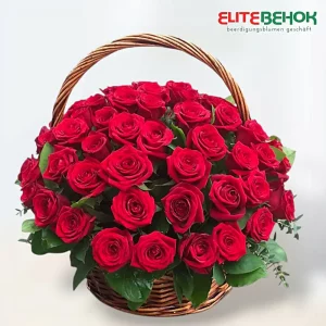 Корзина с живыми цветами для похорон | 50 роз