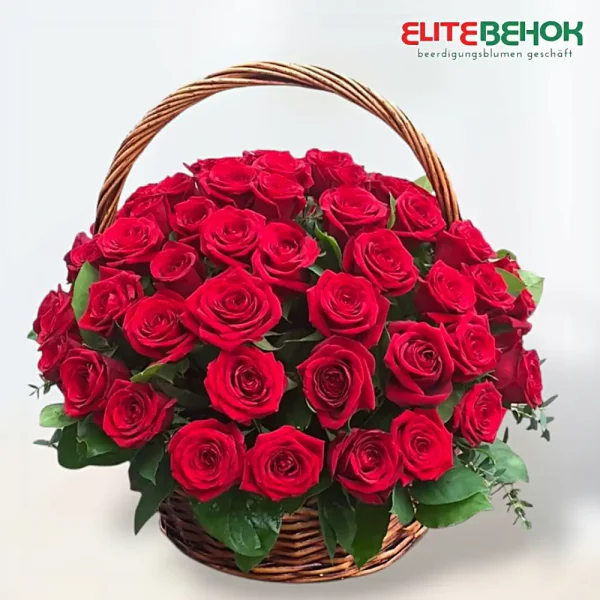 Корзина с живыми цветами для похорон | 50 роз